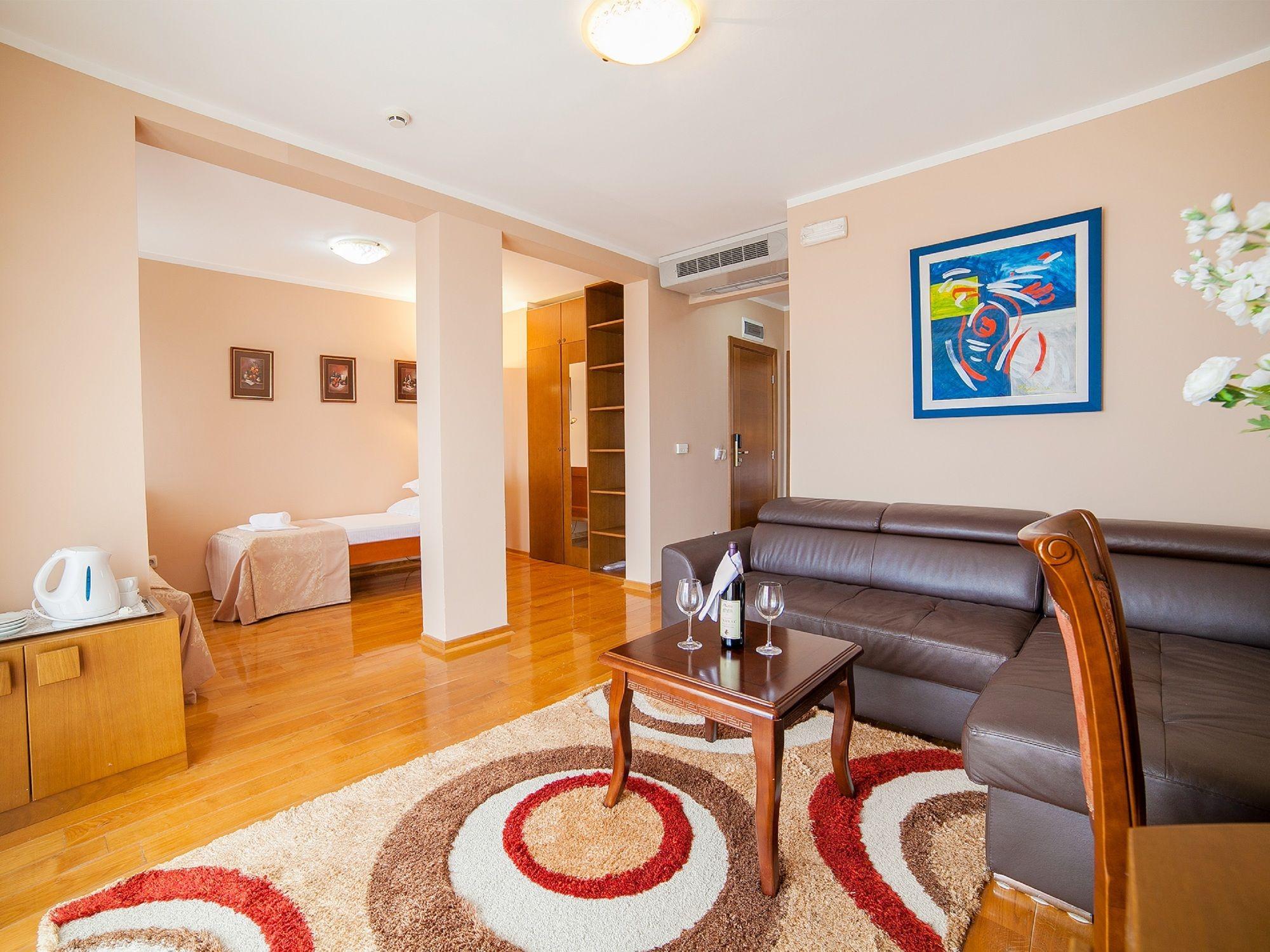 Hotel Petrovac Exterior photo