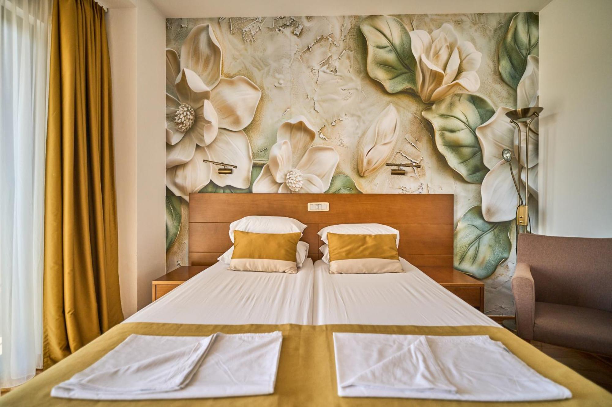 Hotel Petrovac Exterior photo