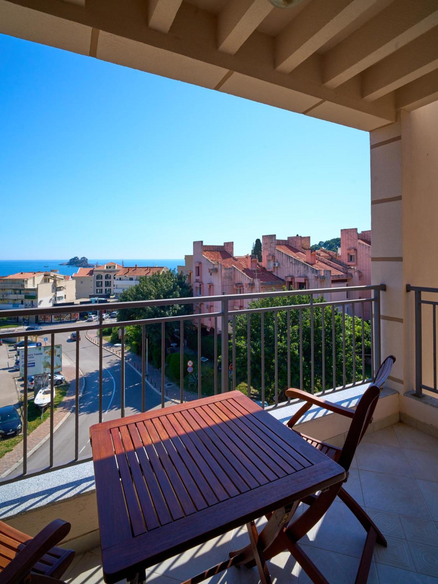Hotel Petrovac Exterior photo