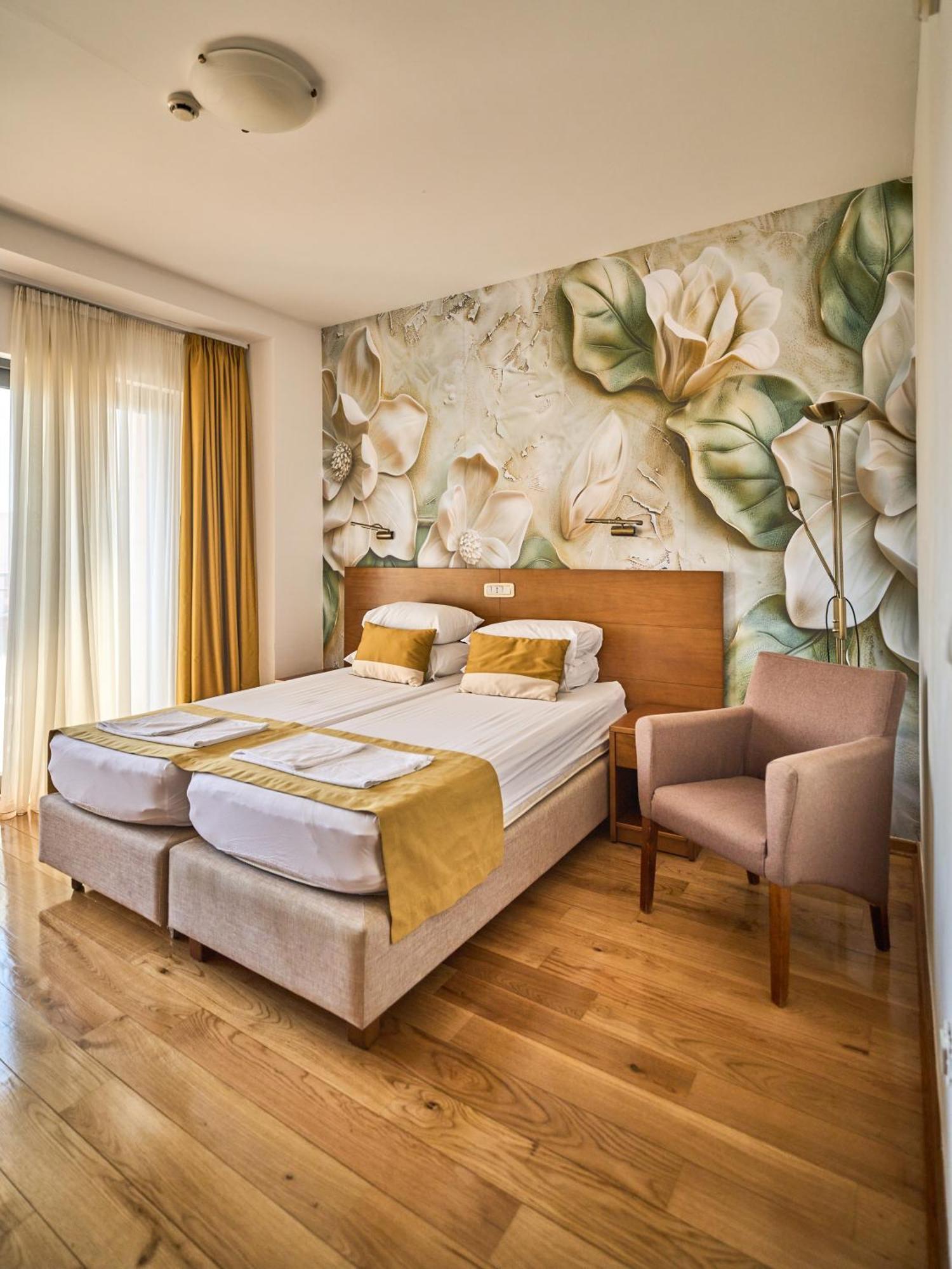 Hotel Petrovac Exterior photo