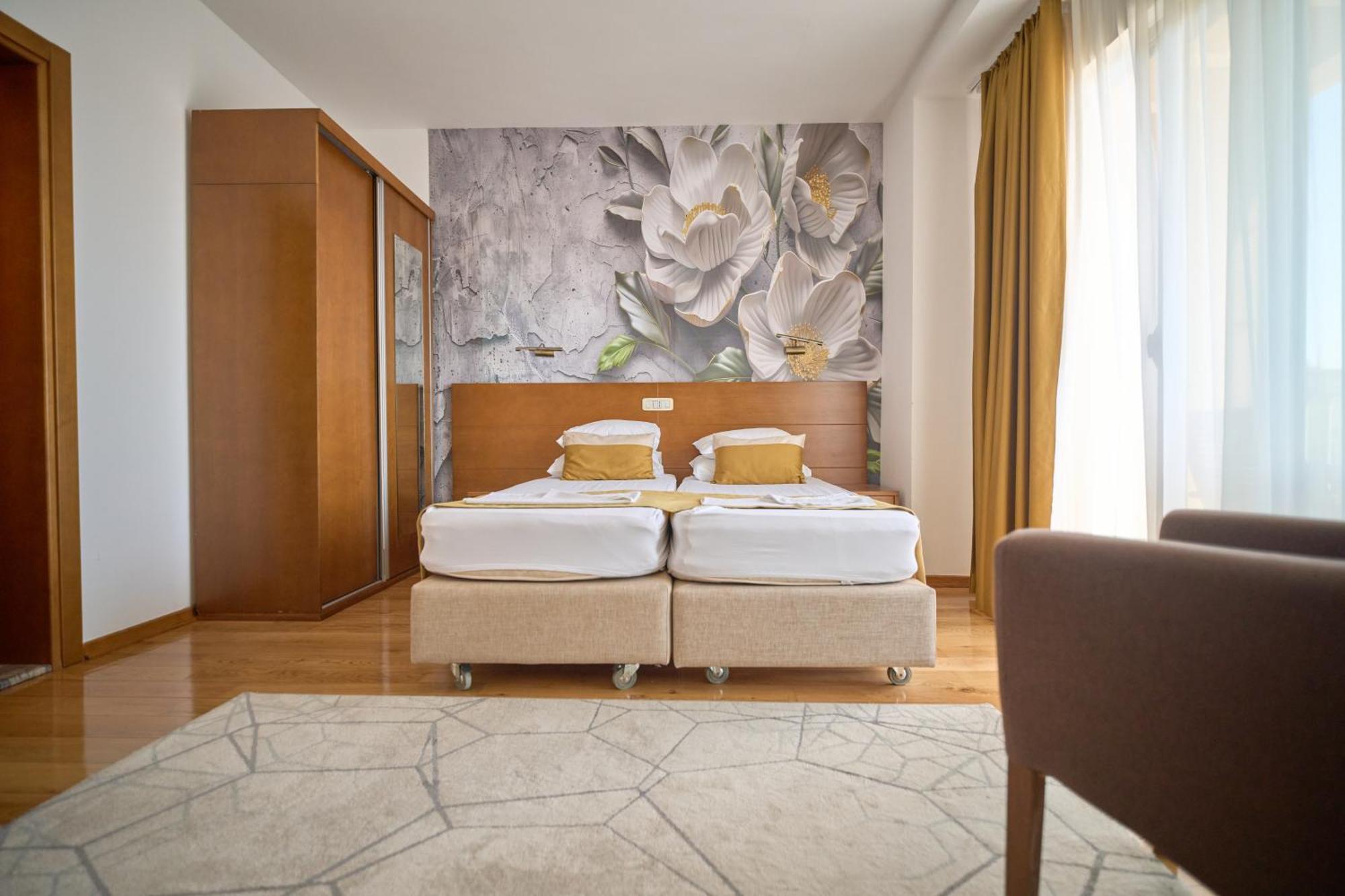 Hotel Petrovac Exterior photo