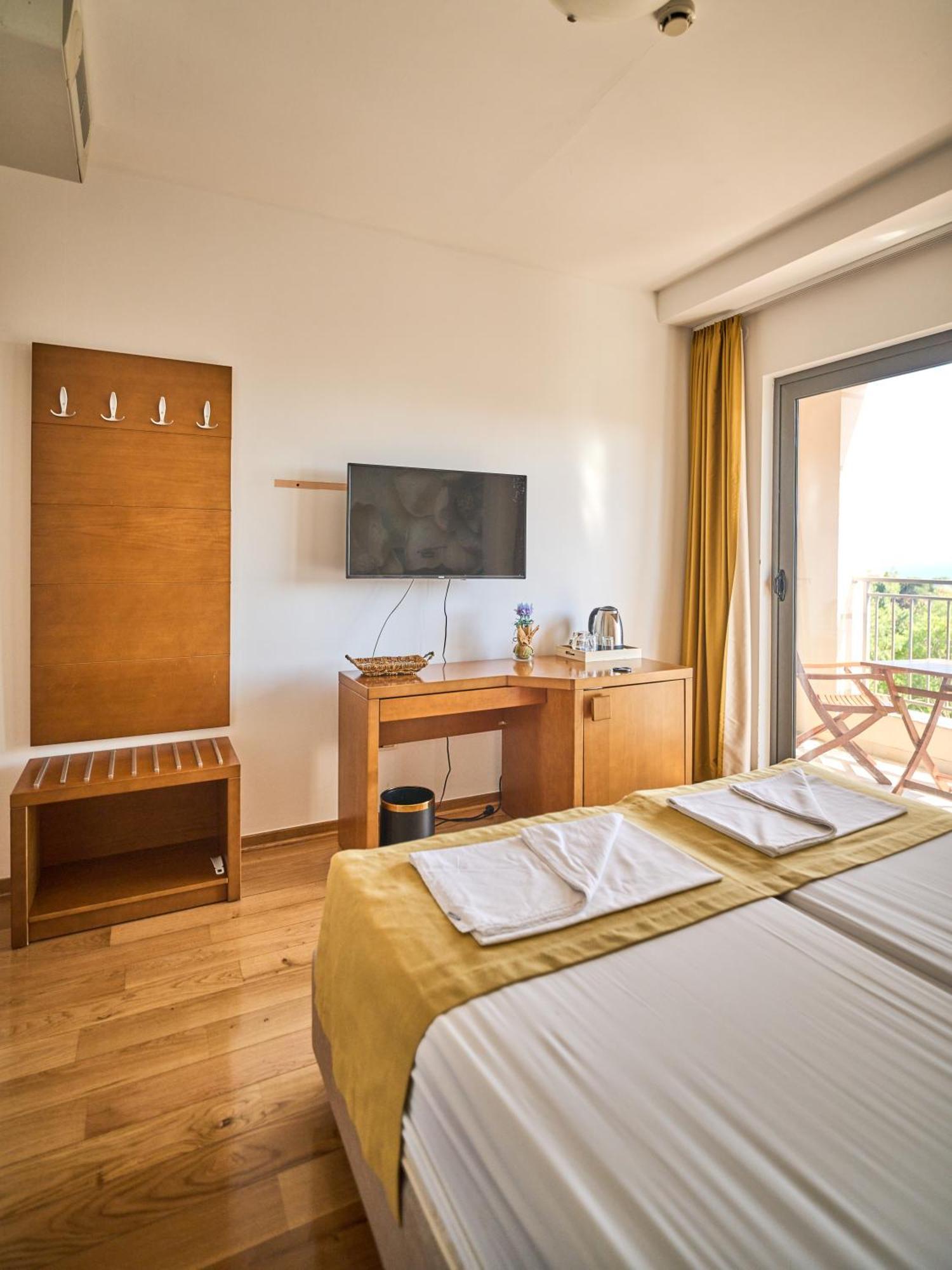 Hotel Petrovac Exterior photo