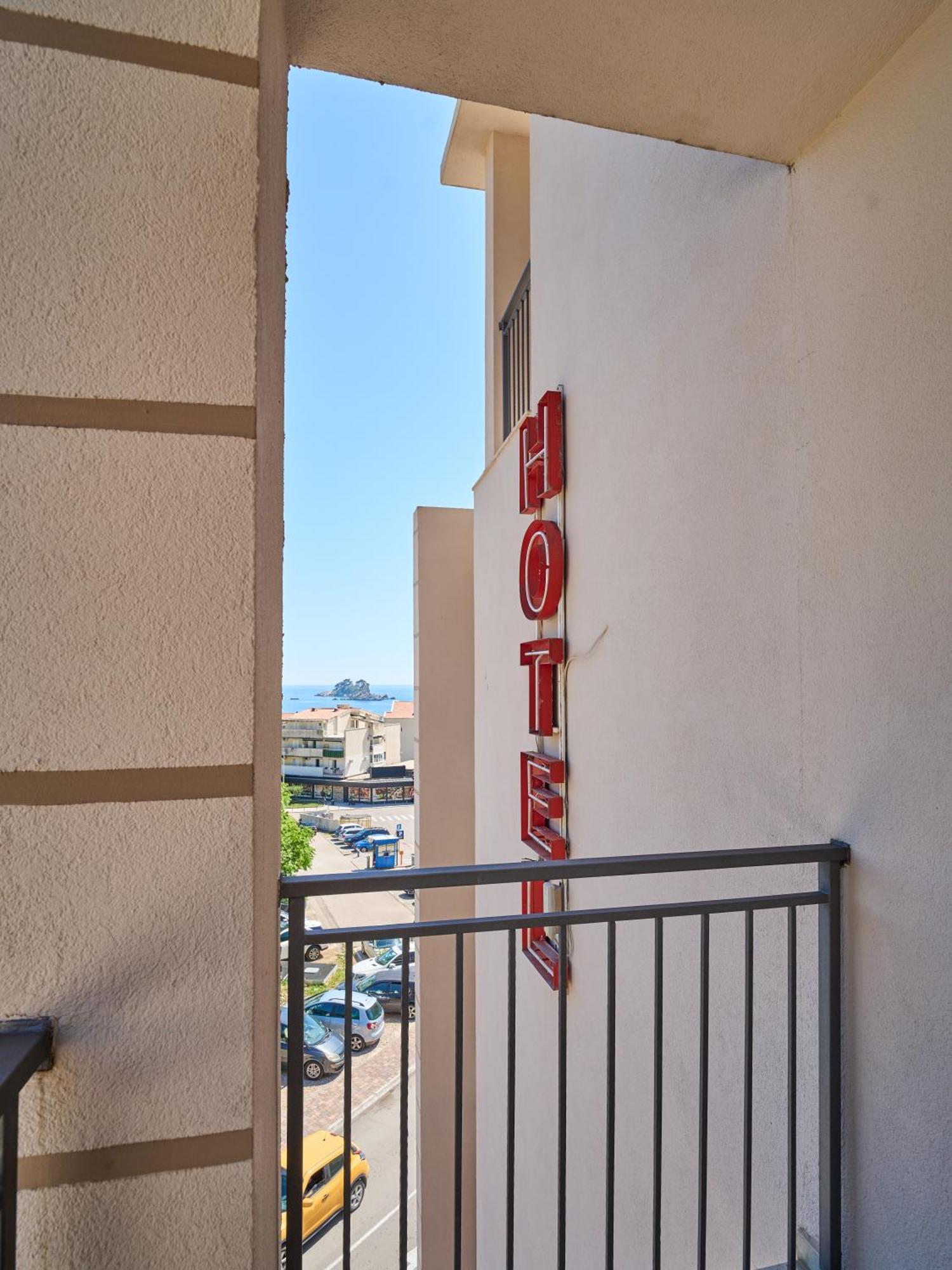 Hotel Petrovac Exterior photo