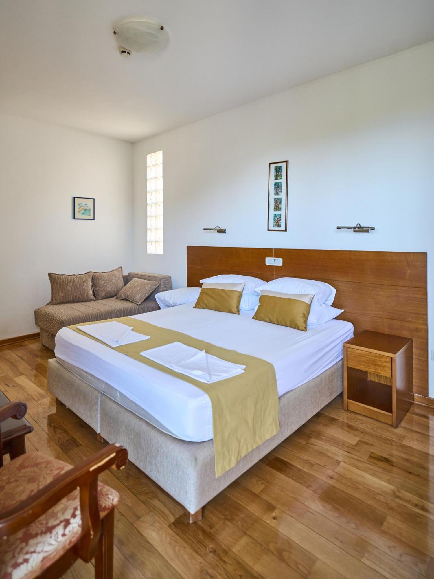 Hotel Petrovac Exterior photo