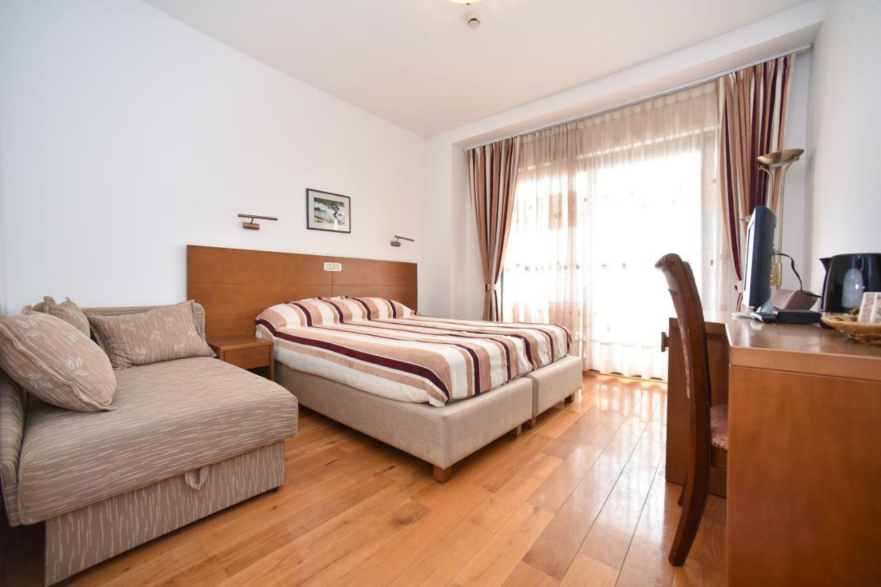 Hotel Petrovac Exterior photo